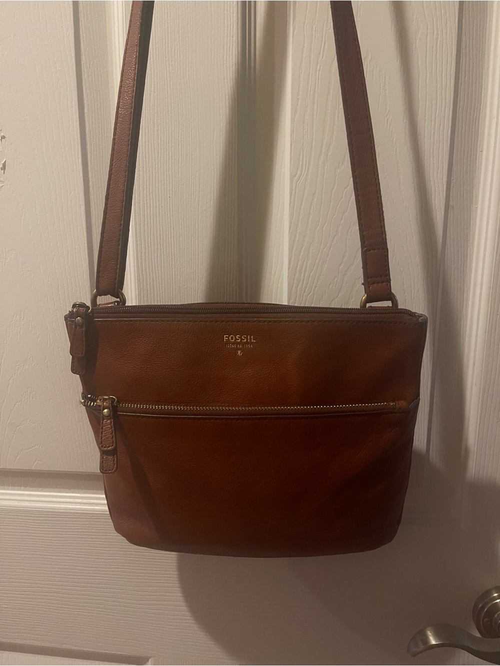 Fossil Chestnut Brown Leather medium crossbody bag.